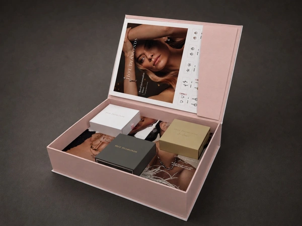  Hot - Diamonds - Presentation - Box - 300dpi(5)